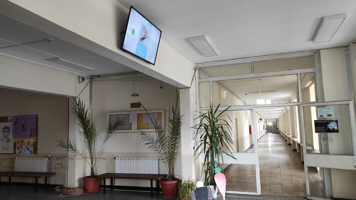Сенстейт инсталира система за мониторинг на качеството на въздуха в училище „Христо Смирненски“ – Гулянци