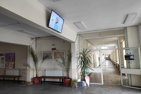 Сенстейт инсталира система за мониторинг на качеството на въздуха в училище „Христо Смирненски“ – Гулянци